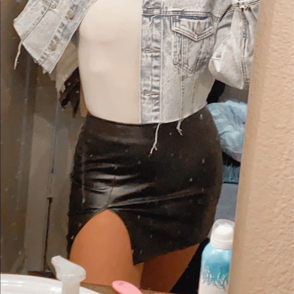 FAUX LEATHER BLACK MINI SKIRT